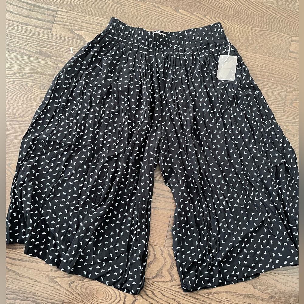 Float all over print capri